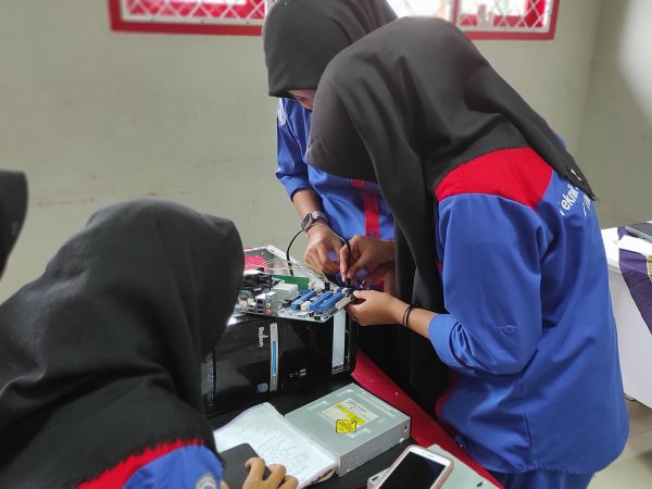 Praktikum Perakitan Personal Komputer (PC)