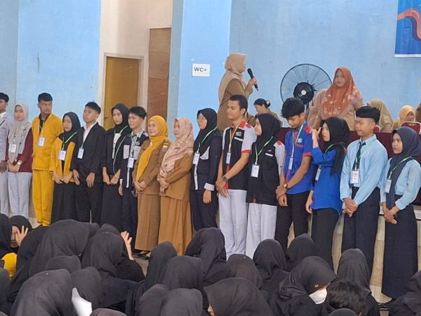 Penyematan Tanda Pengenal